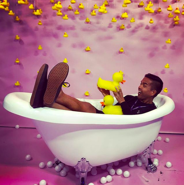 Don't like, you would have taken a picture in this bathtub as well.